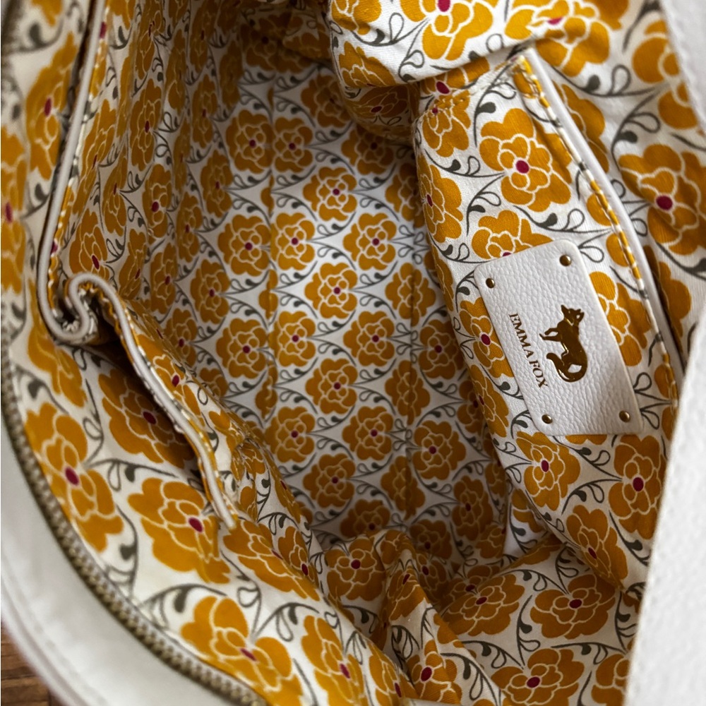 Emma Fox White Leather Shoulder Bag - Picture 6 of 7